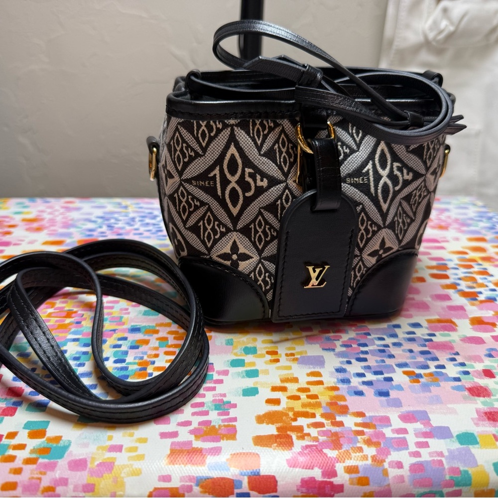 Louis Vuitton Black and Gray Crossbody Bag with Geometric Design